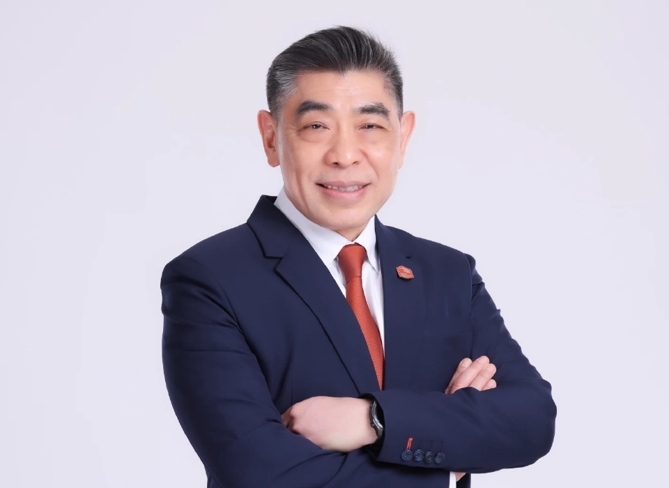 นายกมลภพ วีระพละ กรรมการผู้จัดการ ธนาคารอาคารสงเคราะห์ (ธอส.)