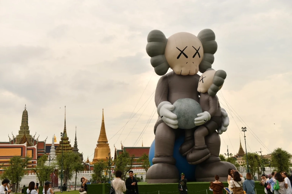นิทรรศการหุ่นยักษ์ KAWS HOLIDAY THAILAND สนามหลวง จัดวันไหนถึงวันไหน