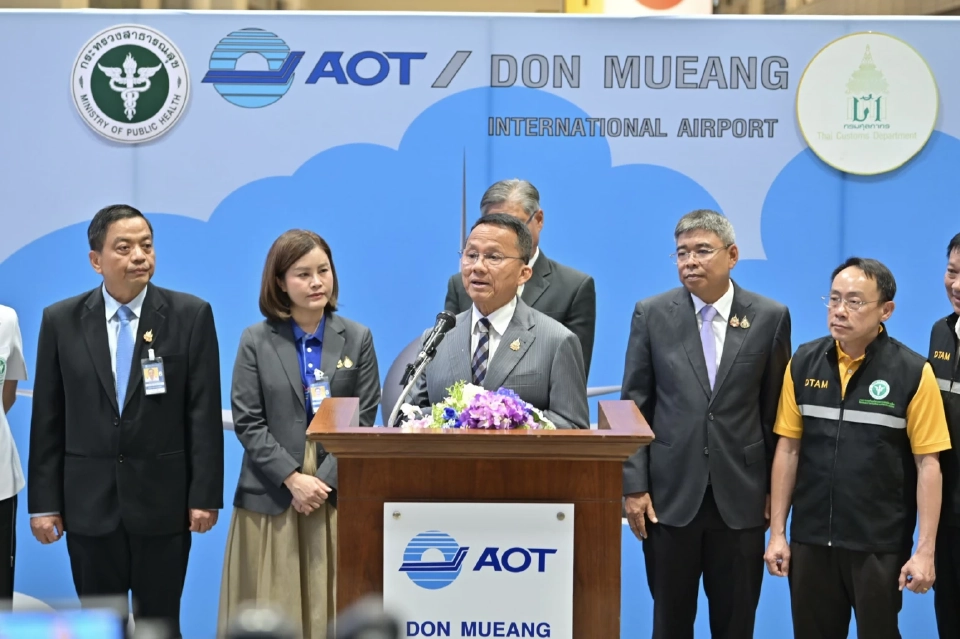 สมศักดิ์ แถลงจับต่างชาติลักลอบขนกัญชาออกนอกประเทศ 73 กก.