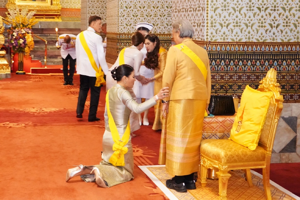 "ในหลวง - พระราชินี" เสด็จฯในการพระราชพิธีฉัตรมงคลปี 2568