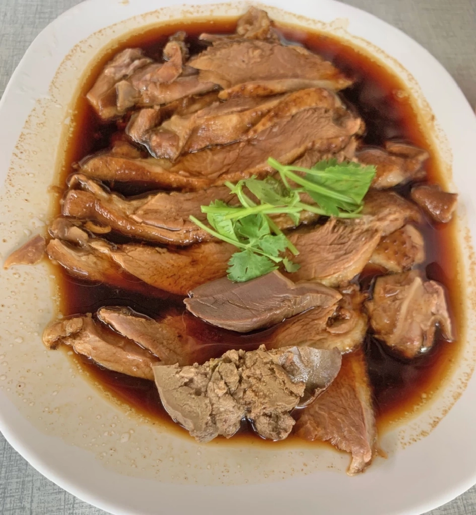 หมูย่างผู้ใหญ่มุ่ย VS ห่านพะโล้ฮ่องเต้ สนามบินน้ำ