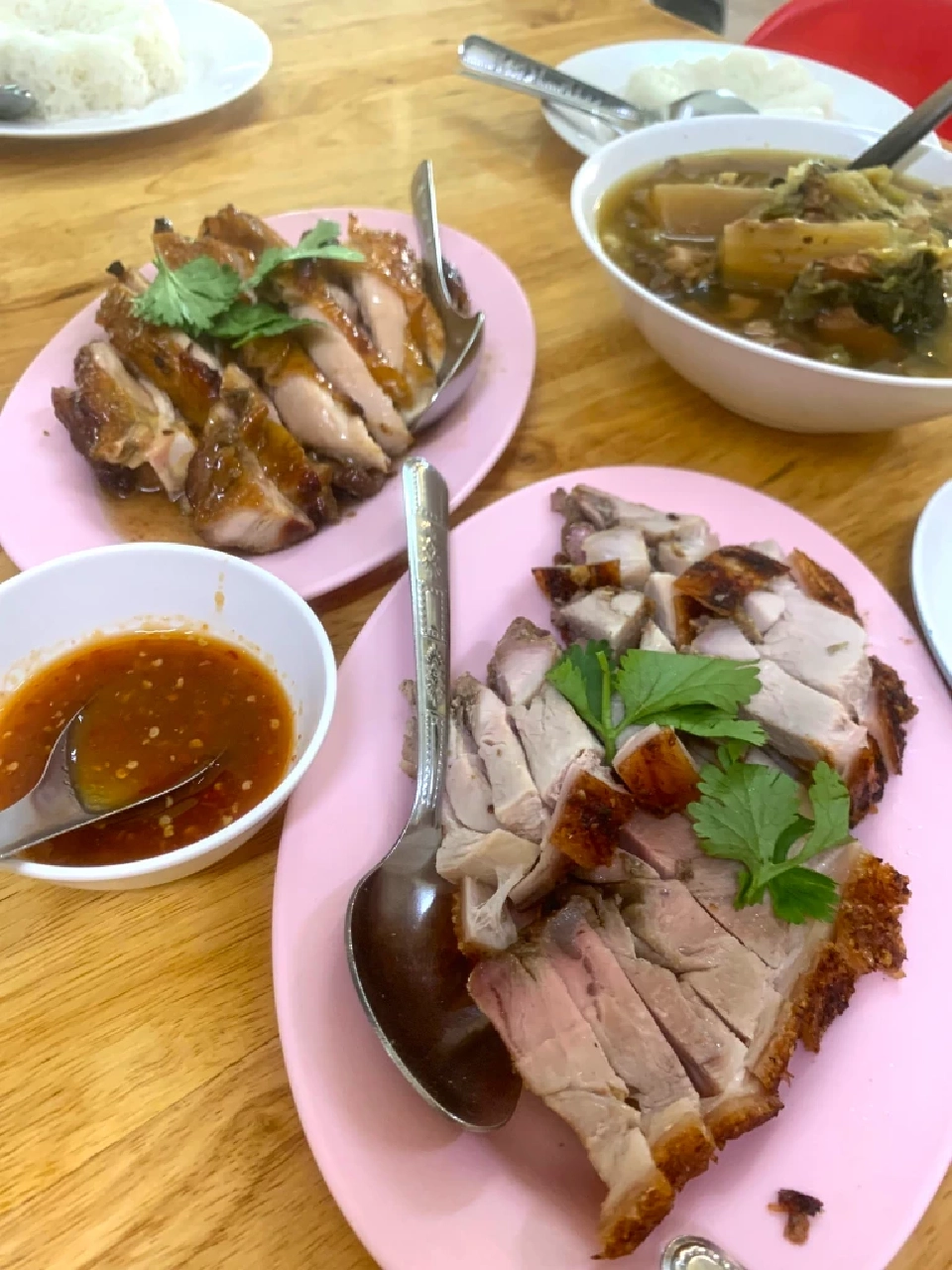 หมูย่างผู้ใหญ่มุ่ย VS ห่านพะโล้ฮ่องเต้ สนามบินน้ำ