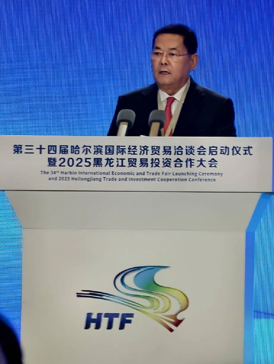 นายนภินทร ศรีสรรพางค์ รัฐมนตรีช่วยว่าการกระทรวงพาณิชย์ 