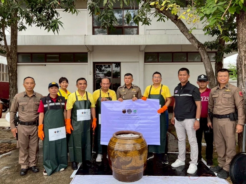 ตำรวจสมุทรสงครามนำร่องฝึกหมัก"น้ำปลาหมอคางดำ" สู่ของดีจังหวัด