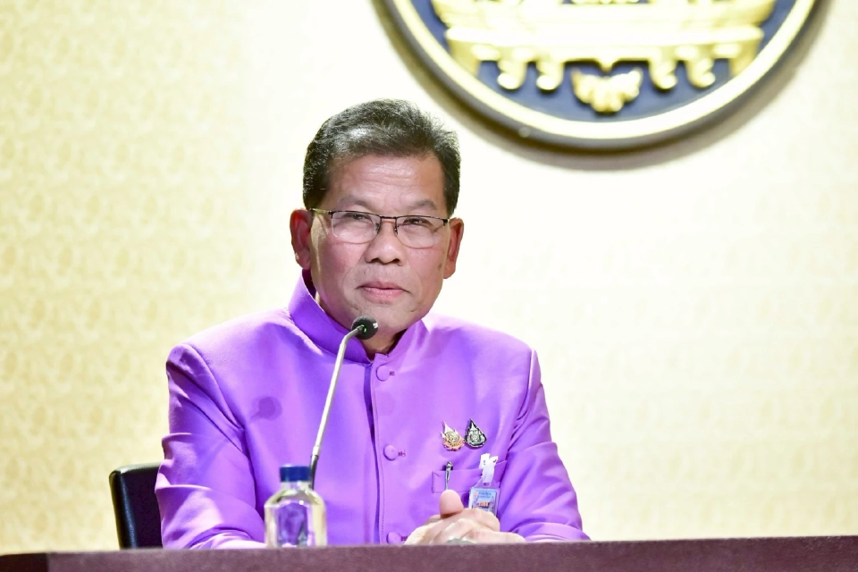 นายคารม พลพรกลาง