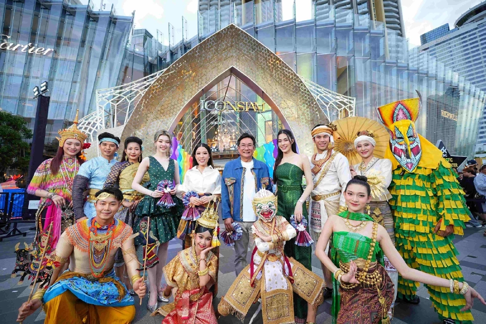 แกร็บ ผนึก ททท.คว้า 'หลิง-ออม' เป็นพรีเซ็นเตอร์ ปลุกกระแสเที่ยวไทย