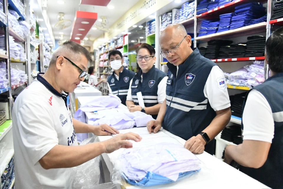 กรมการค้าภายใน ลุยตรวจชุดนักเรียน-ชุดสังฆทาน ป้องกันฉวยโอกาสขึ้นราคา