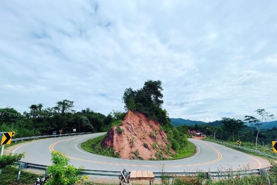 ถนนโค้งเลข 3 ทางหลวงหมายเลข 1081 ถนนสายโรแมนติก จังหวัดน่าน