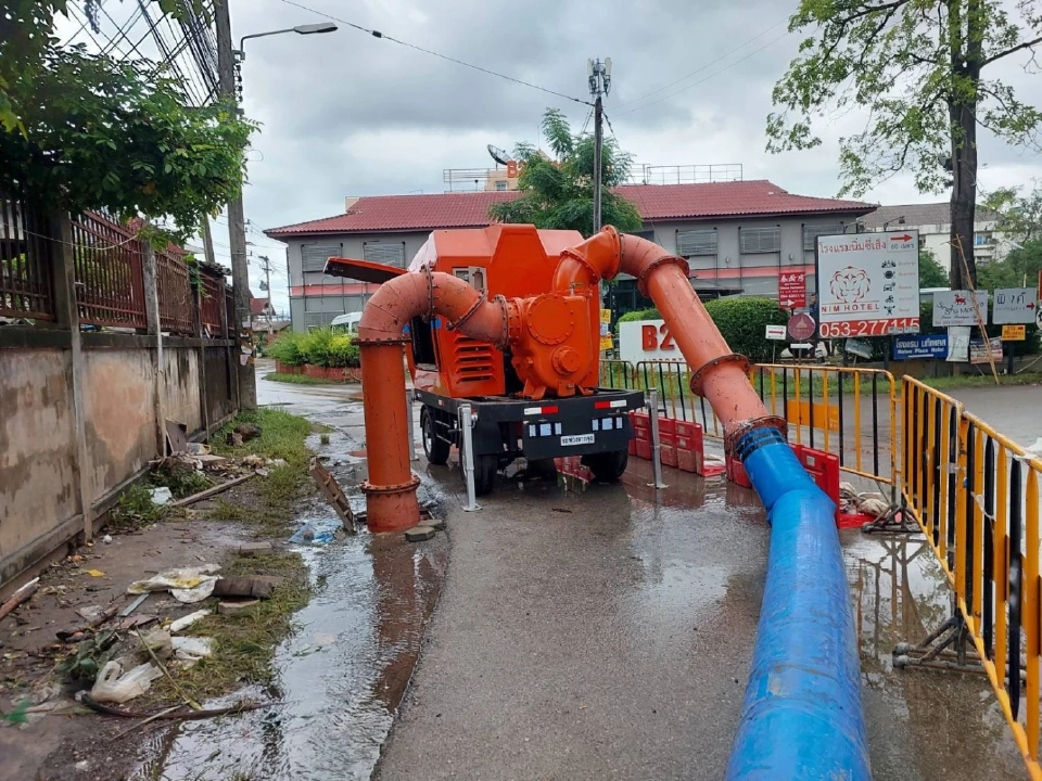 กาดก้อม-หัวสะพานแม่ข่าน้อย และหน้าโรงเรียนนาฎศิลป์ สามารถสัญจรไปมาได้แล้ว 