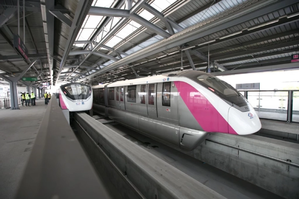 เปิดยอดผู้โดยสาร นั่ง “สายสีชมพู” เชื่อมเมืองทอง พุ่ง 1.2 หมื่นคน