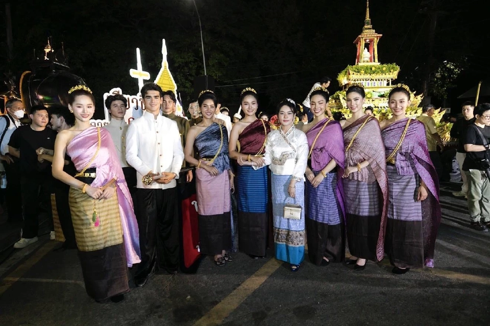 "มาดามหยก" นำหมื่นพลังศรัทธา เดินขึ้นดอยสุเทพฯ วิสาขบูชา 68