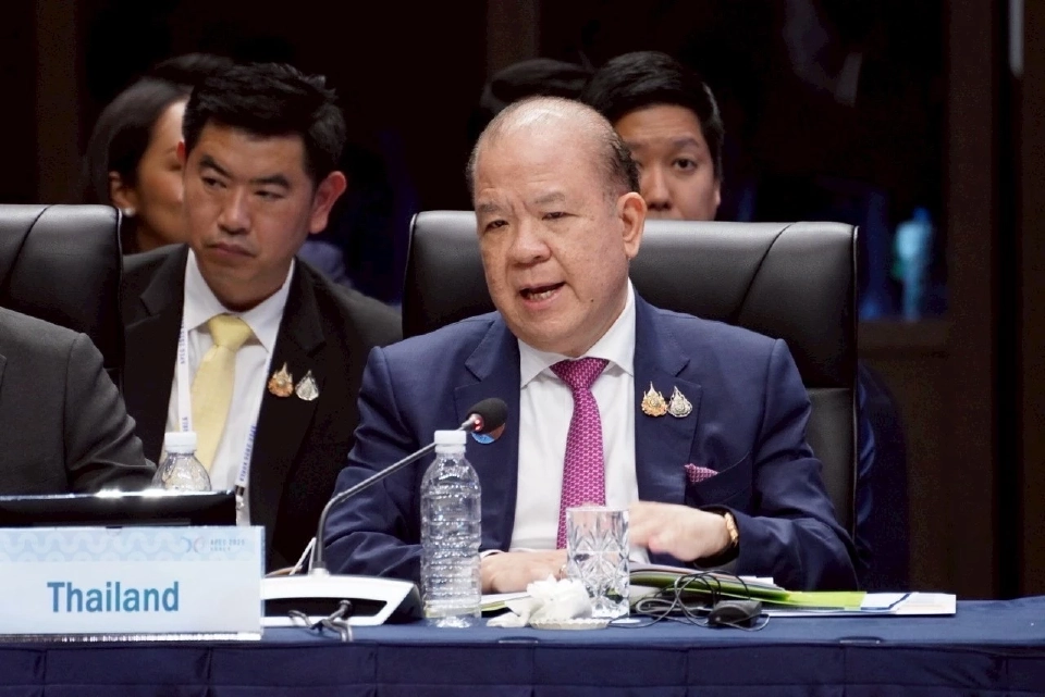 นายพิชัย นริพทะพันธุ์ รัฐมนตรีว่าการกระทรวงพาณิชย์