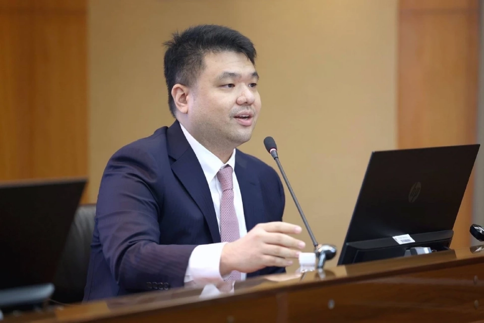 นายพชร นริพทะพันธุ์ 