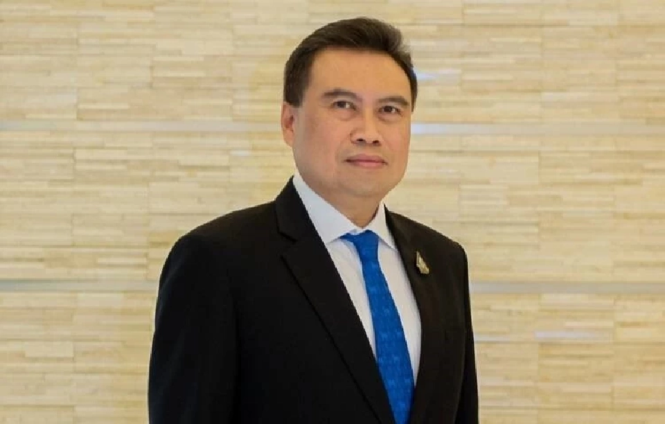 นายพรชัย ฐีระเวช ผู้อำนวยการสำนักงานเศรษฐกิจการคลัง (สศค.)