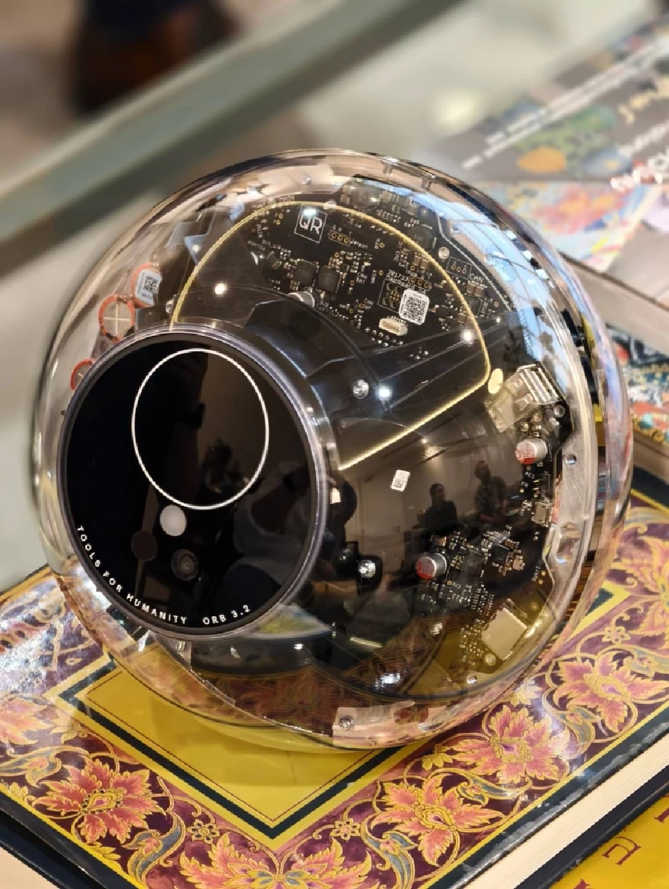 อุปรณ์สแกนม่านตาที่ชื่อว่า Orb