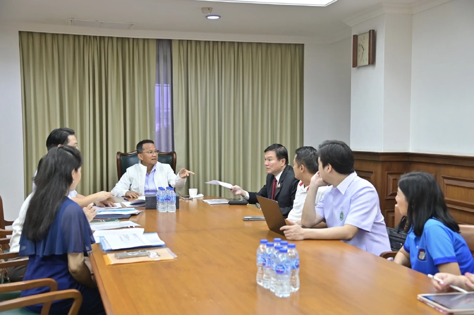 เร่งแจกถุงยางฟรี "สมศักดิ์" จี้หน่วยงานรณรงค์แก้ปัญหาโรคเอดส์