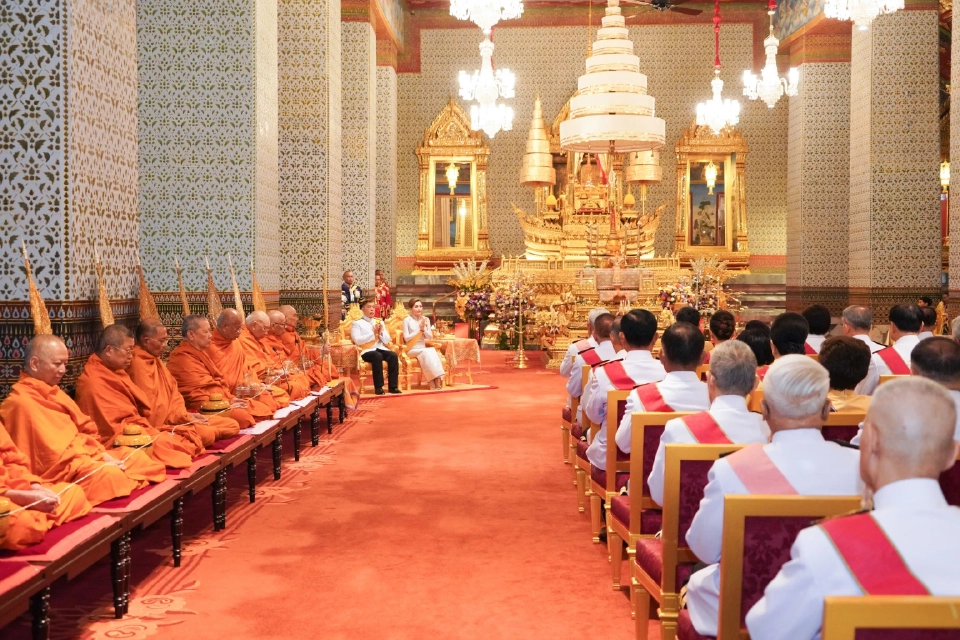 "ในหลวง - พระราชินี" เสด็จฯในการพระราชพิธีฉัตรมงคลปี 2568