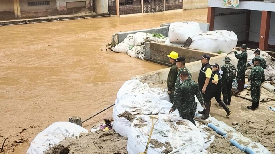 ทบ.ระดมกำลังเข้าช่วยเหลือผู้ประสบอุทกภัยในพื้นที่ อ.แม่สาย