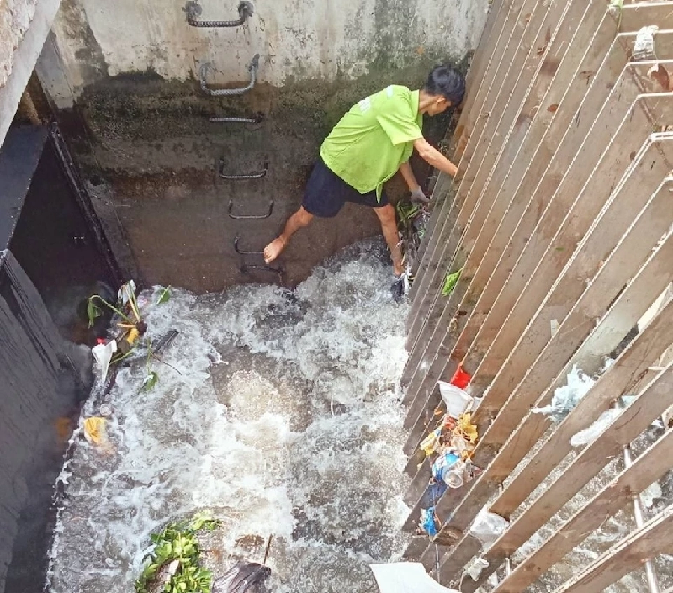 กทม.ระดมทีมรับมือฝนตกหนัก เร่งพร่องน้ำ เก็บขยะ ระวังจุดเสี่ยง