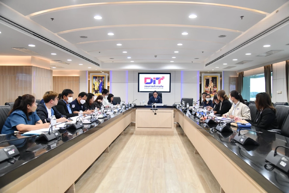 “พาณิชย์” ตรึงราคาปาล์มน้ำมัน 5 บาท/กก.  สั่งค้าปลีกขายขวดละ 50 บาท/ลิตร