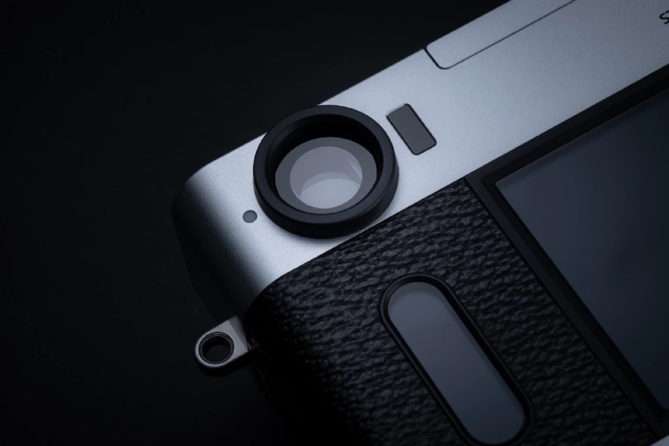 “Fujifilm X half” จิ๋วแต่แจ๋ว กล้องดิจิทัลคอมแพคสไตล์ฟิล์ม แค่ 240 กรัม ถ่ายได้ 880 ช็อต!