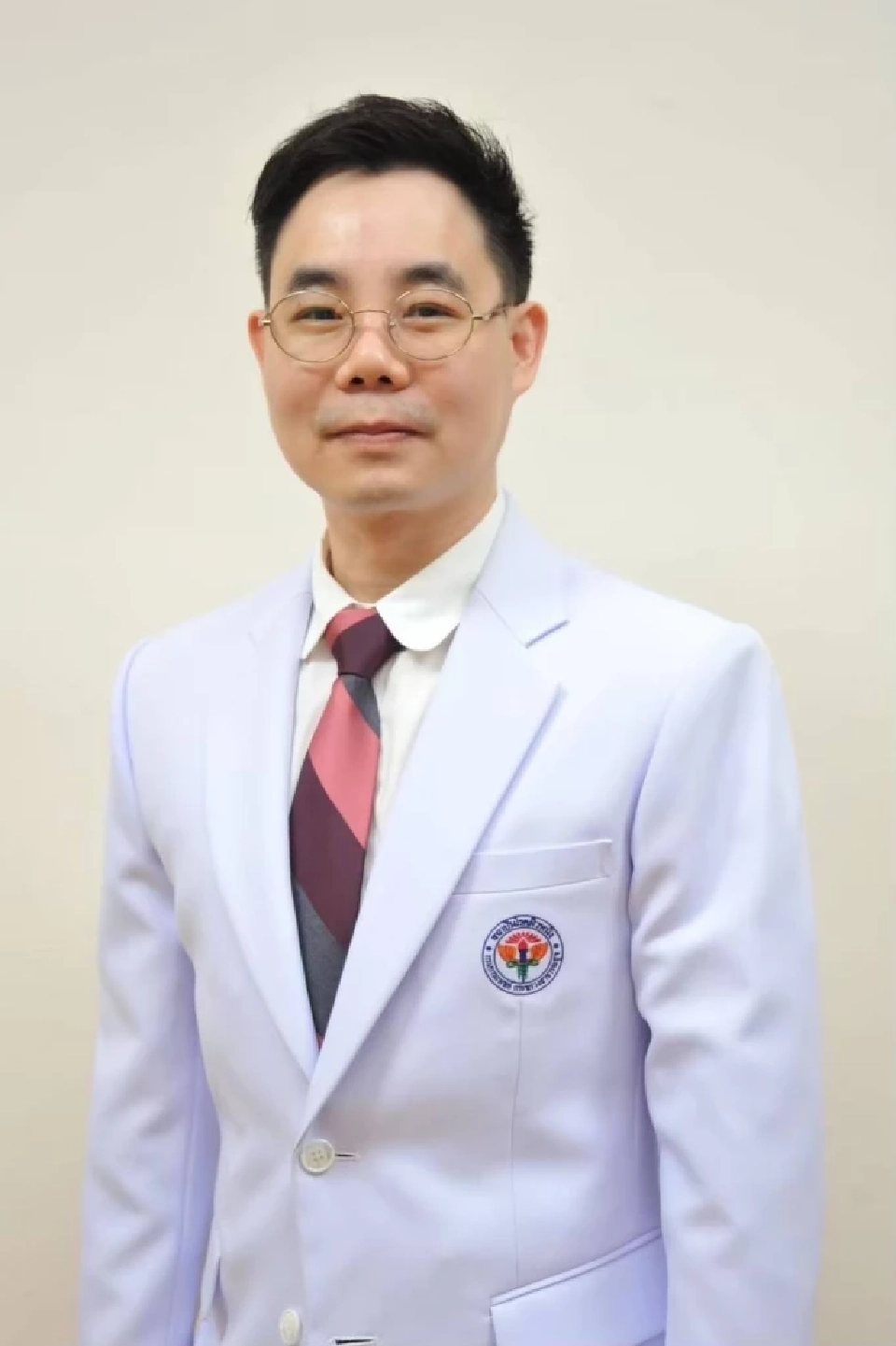 นายแพทย์ปุณวิศ สุทธิกุลณเศรษฐ์ นายแพทย์ชำนาญการพิเศษ สถาบันโรคผิวหนัง