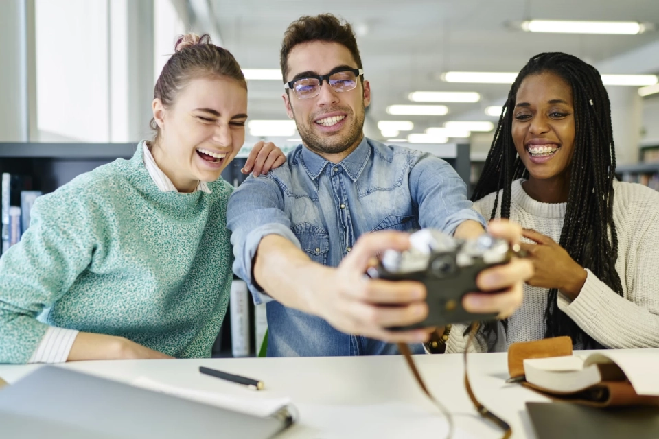 คนรุ่นใหม่ไทยเผชิญความเครียดเรื้อรัง ใช้ชีวิตแบบเดือนชนเดือน