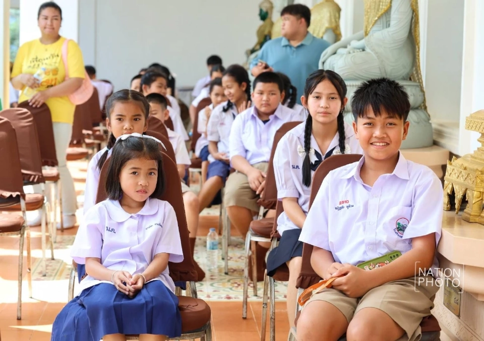ผู้บริหารเครือเนชั่นทำบุญถวายผ้าป่าสามัคคี-มอบทุนการศึกษา