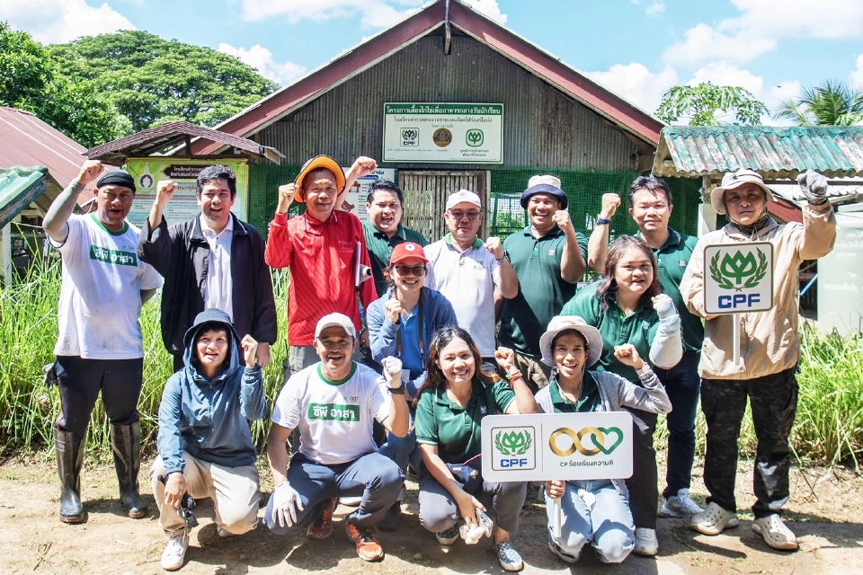 "คลีนเล้าด้วยใจ ปันไข่ให้น้อง" สานต่อความห่วงใยจากฟาร์มถึงโรงเรียน