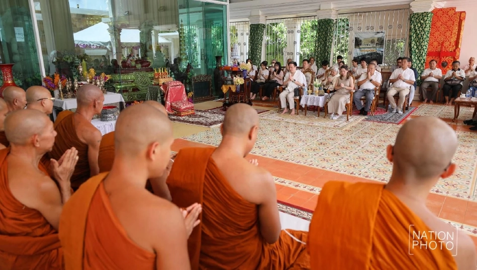 ผู้บริหารเครือเนชั่นทำบุญถวายผ้าป่าสามัคคี-มอบทุนการศึกษา