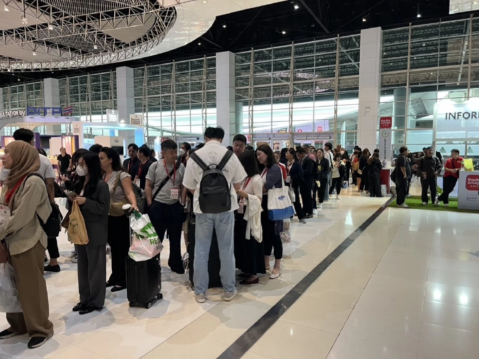 เปิดยอดผู้โดยสาร นั่ง “สายสีชมพู” เชื่อมเมืองทอง พุ่ง 1.2 หมื่นคน