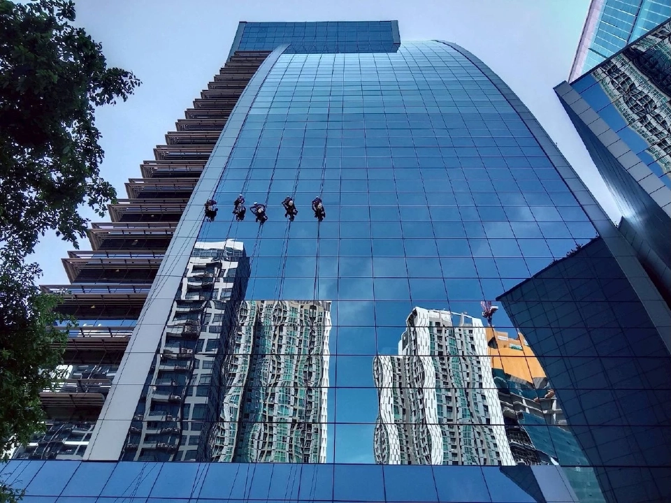 มนุษย์&quot;โรยตัว&quot; ความท้าทายของการทำงานบนที่สูง