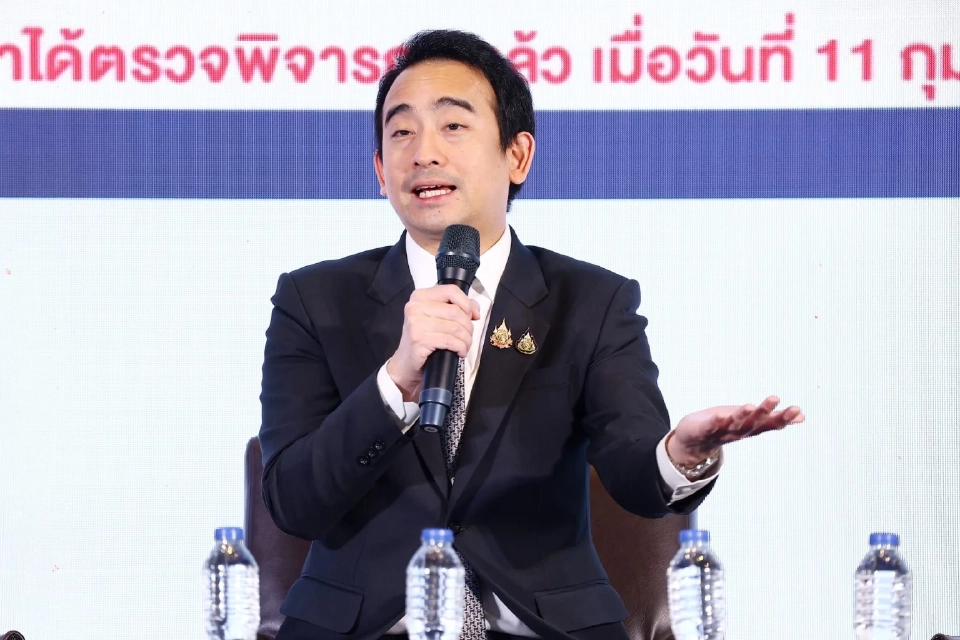 นายเผ่าภูมิ โรจนสกุล รัฐมนตรีช่วยว่าการกระทรวงการคลัง