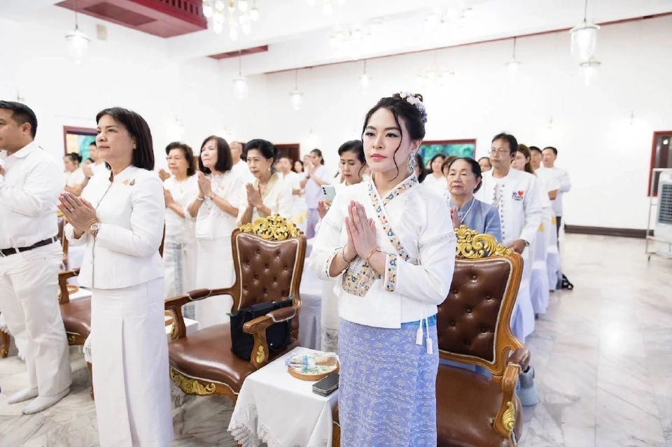 "มาดามหยก" นำหมื่นพลังศรัทธา เดินขึ้นดอยสุเทพฯ วิสาขบูชา 68