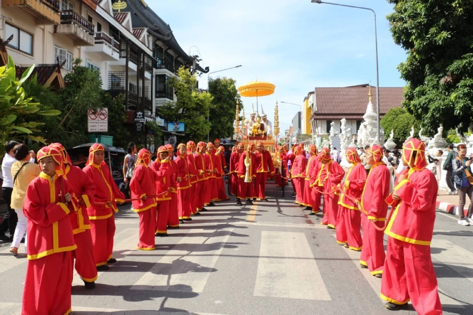 งานประเพณีใส่ขันดอกบูชาเสาอินทขีลหรือเสาหลักเมืองเชียงใหม่ ประจำปี 2568 ณ วัดเจดีย์หลวงวรวิหาร 