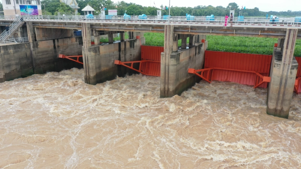กรมชลฯ แจ้งผู้ว่าฯ 11 จว. เตรียมพร้อมรับมือสถานการณ์ น้ำเหนือทะลัก
