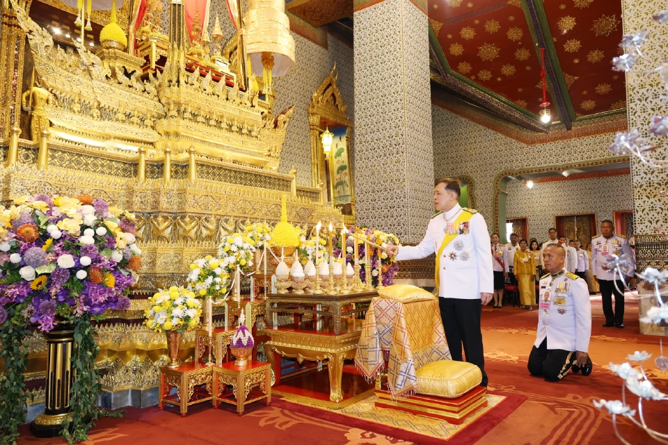 "ในหลวง - พระราชินี" เสด็จฯในการพระราชพิธีฉัตรมงคลปี 2568