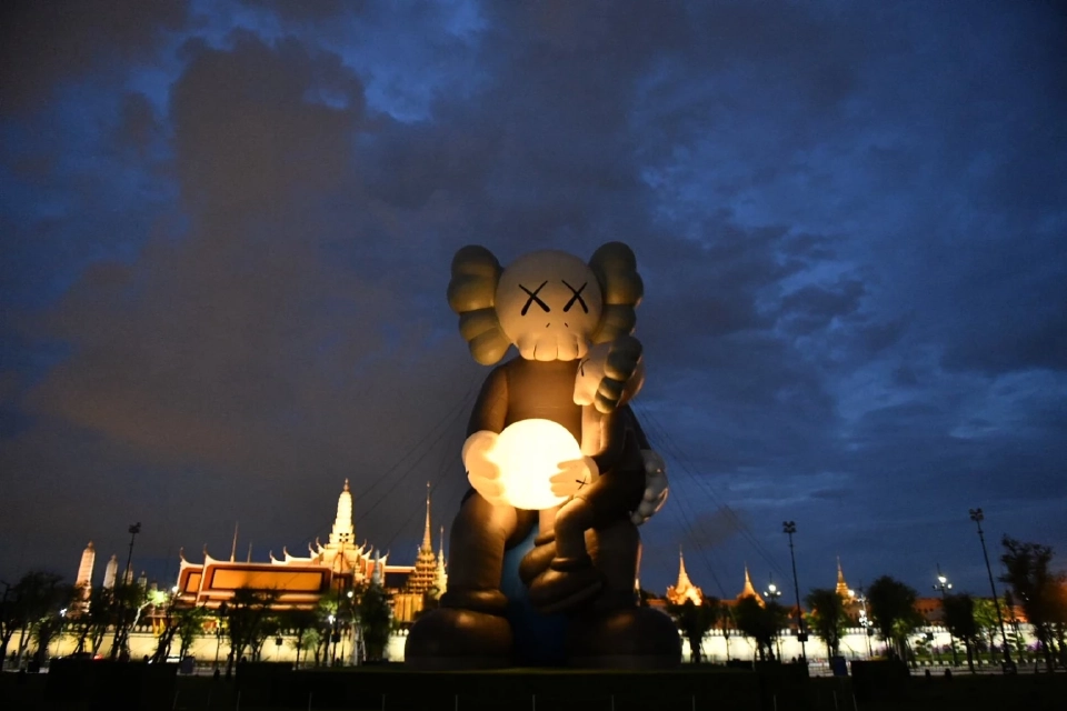 นิทรรศการหุ่นยักษ์ KAWS HOLIDAY THAILAND สนามหลวง จัดวันไหนถึงวันไหน