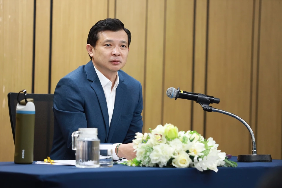 เอนก อยู่ยืน รองเลขาธิการ และโฆษก สำนักงานคณะกรรมการกำกับหลักทรัพย์และตลาดหลักทรัพย์ หรือ ก.ล.ต. 