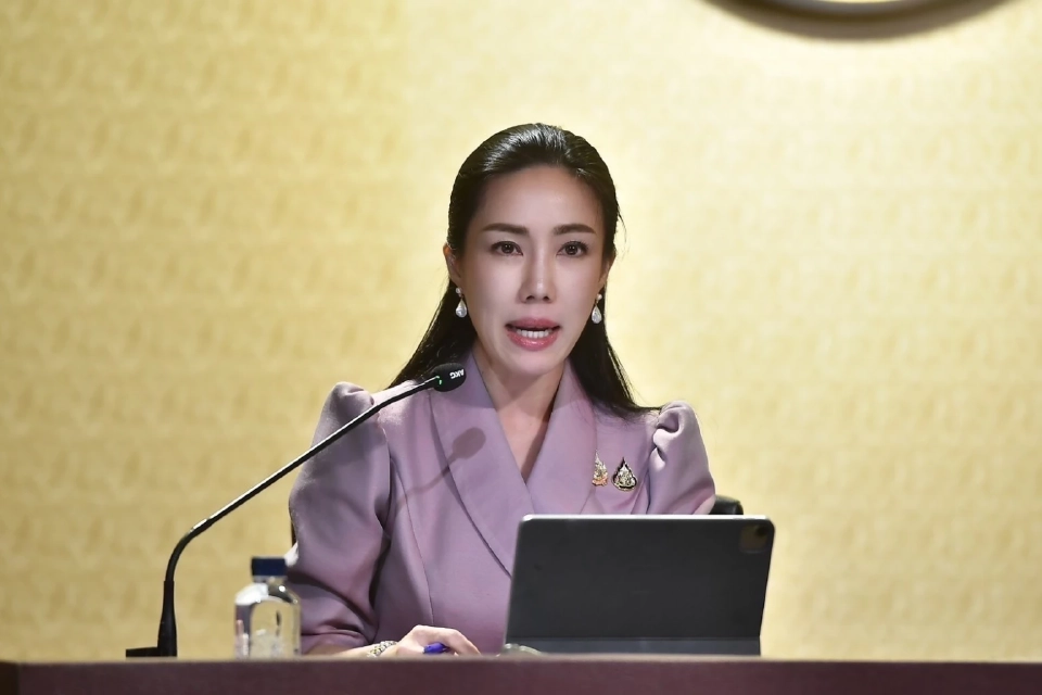 นางสาวศศิกานต์ วัฒนะจันทร์ 