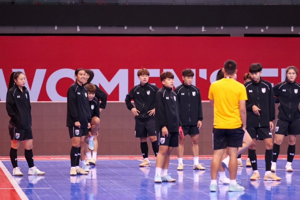 ฟุตซอลหญิงทีมชาติไทย ลงสนามซ้อมก่อนดวลบาห์เรน 