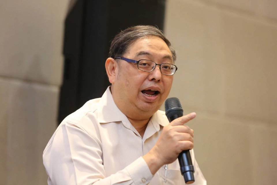 นพ.ถาวร สกุลพาณิชย์ กรรมการผู้ทรงคุณวุฒิในคณะกรรมการส่งเสริมการจัดสวัสดิการสังคมแห่งชาติ