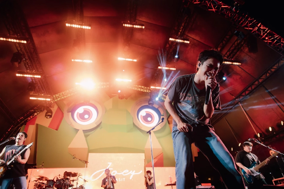 ประมวลภาพคอนเสิร์ต "ฝั่งธนเฟส 3" สุดปัง จัดเต็ม 2 วัน 20 ศิลปินดัง 2 สไตล์