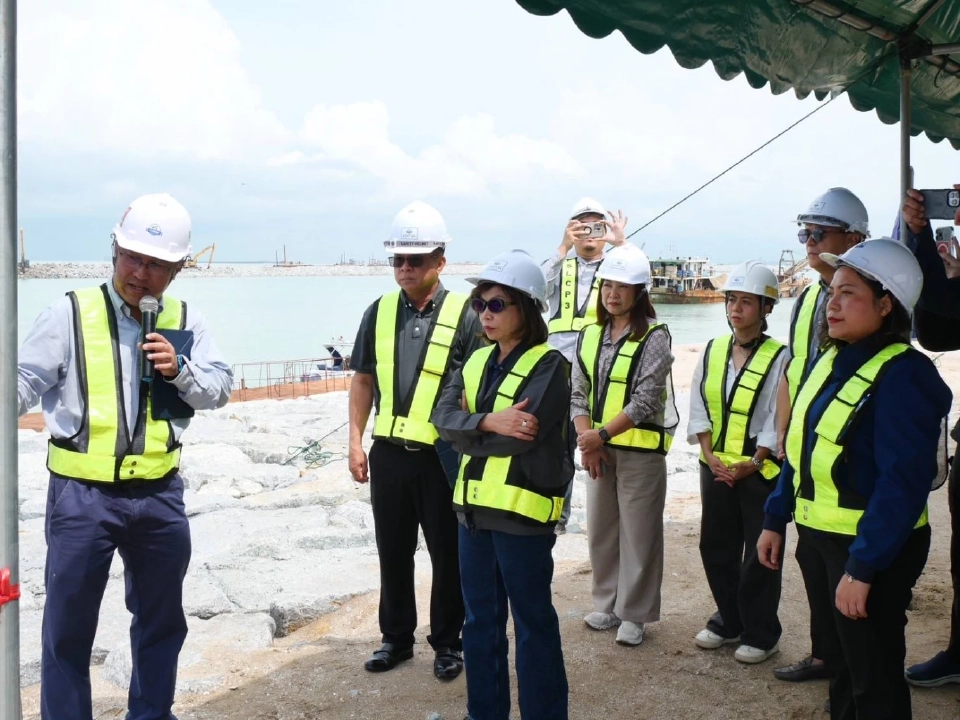อัพเดทโครงการพัฒนา ท่าเรือแหลมฉบังเฟส3 "มนพร" สั่งเร่งก่อสร้างเสร็จตามแผน