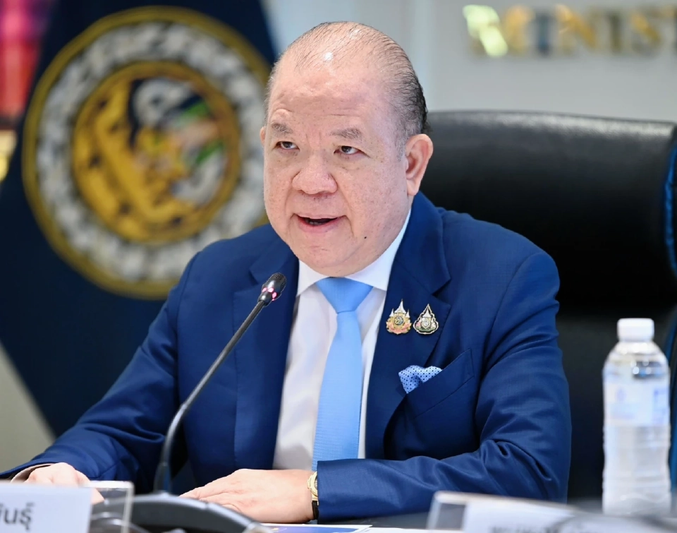 นายพิชัย นริพทะพันธุ์ รัฐมนตรีว่าการกระทรวงพาณิชย์ 