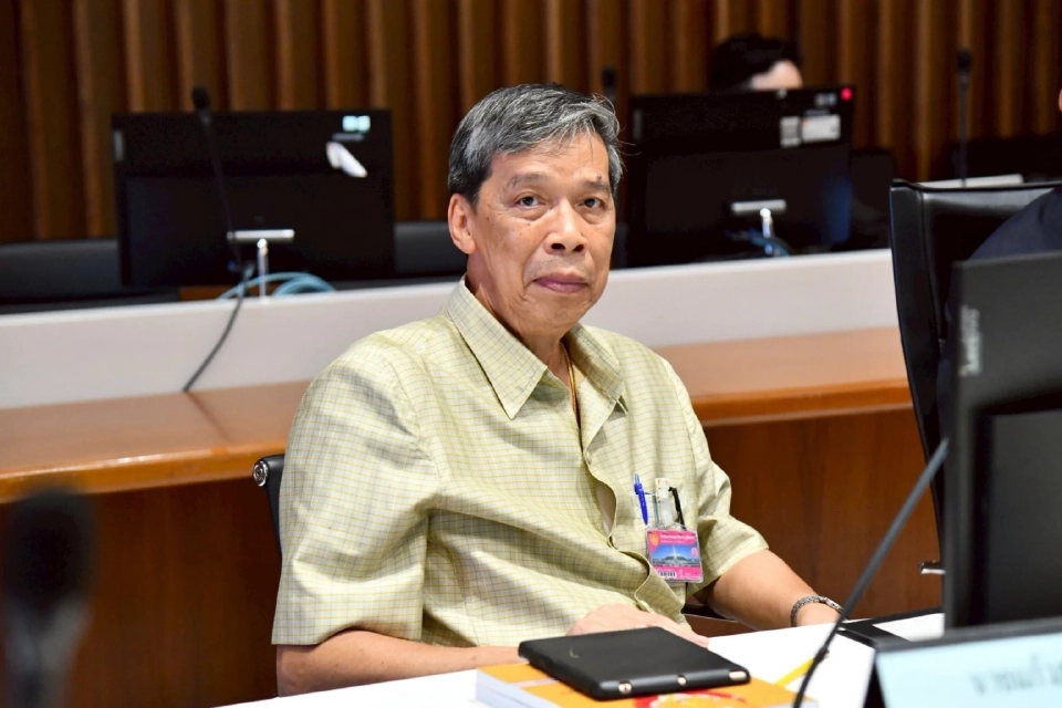 นายแก้วสรร อติโพธิ กรรมาธิการ