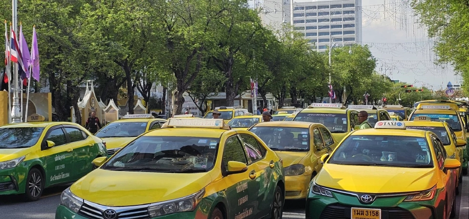 “คมนาคม” เปิด 4 ข้อสรุป สางปัญหาแท็กซี่-แกร็บ สนามบินสุวรรณภูมิ