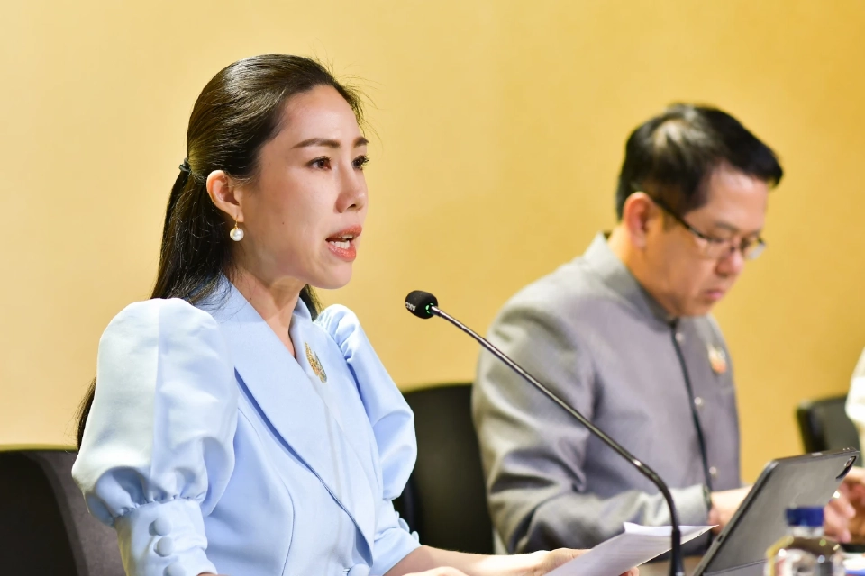 นางสาวศศิกานต์ วัฒนะจันทร์ รองโฆษกประจำสำนักนายกรัฐมนตรี 