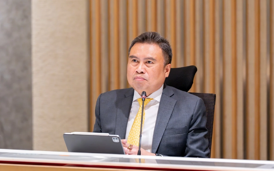 ดร.พรชัย ฐีระเวช ผู้อำนวยการสำนักงานเศรษฐกิจการคลัง