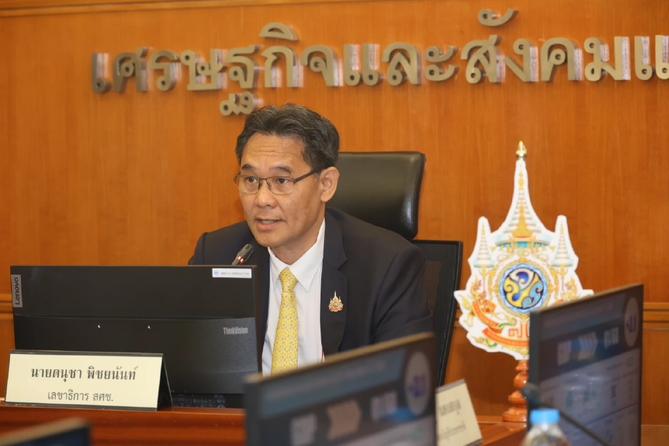 นายดนุชา พิชยนันท์ เลขาธิการสภาพัฒนาการเศรษฐกิจและสังคมแห่งชาติ (สศช.)